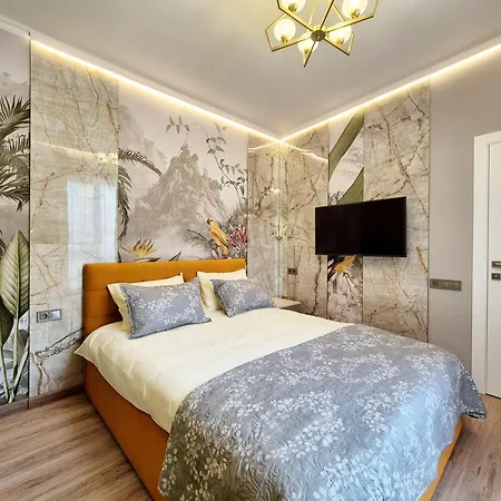 Holiday home Ultra сучасна з басейном та джакузі