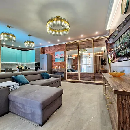 Ultra сучасна з басейном та джакузі Holiday home Odesa