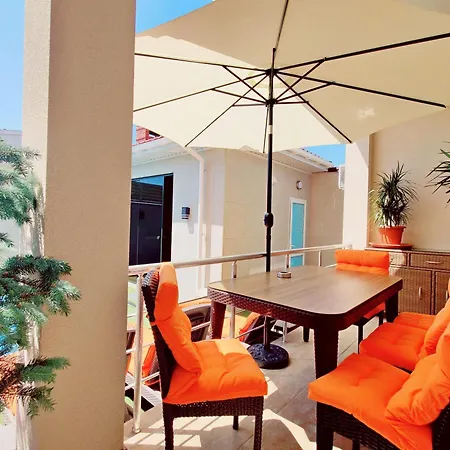 Holiday home Ultra сучасна з басейном та джакузі