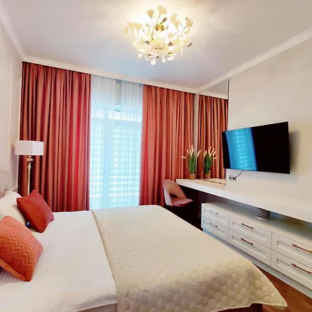 Holiday home Ultra сучасна з басейном та джакузі